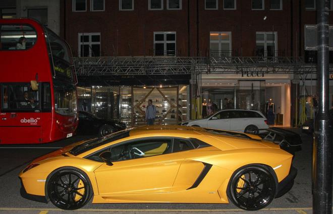 Bu arabalar Qatar Havayollar ile 5,000 km yol kat ediyor.