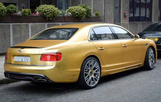 Bunlar arasnda trilyonluk altn kaplama Bugatti Veyron'da var. Porsche, Ferrari ve Maserati gibi aralar zengin Suudiler iin olduka sradan.