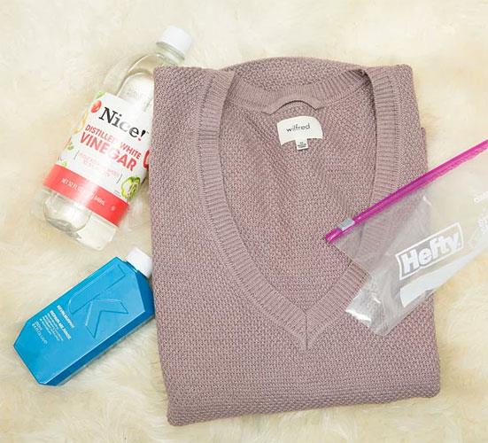 Sizi kandran kazanz aln ve birka yemek ka beyaz sirkenin olduu souk bir suda 15 dakika kadar bekletin. Ardndan sa kremiyle birlikte suyun iinde beklemekte olan kaza hafife ykayn. 1 saat kadar o suyun ierisinde bekletin. Sonra durulayn ve kurulayn.  Kazanz yumuack olacak.