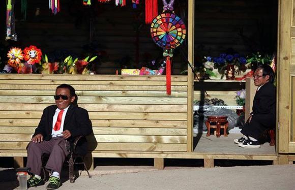 Tabi buradaki her ey aslnda bir sahne ve tm bu grntler bir gsterinin paras...