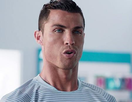 Ronaldo'nun, Suudi Arabistanlı bir iletişim şirketinin reklamı için 1.1 milyon Euro aldığı ve İsrailli bir telekom kuruluşunun da reklamlarında rol aldığı biliniyor.