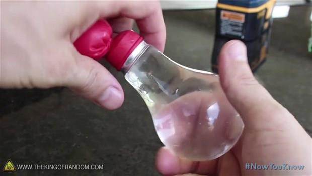 effaf ampul suyla doldurun, ucunu balon gibi suyun akmasn engelleyecek bir eyle kapatn.