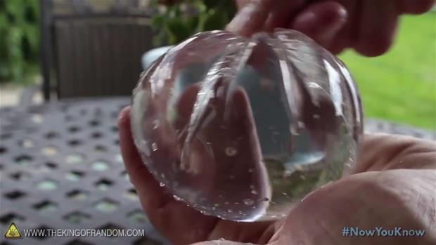 Bylece avucunuza sabilen effaf bir likit kre elde ettiniz.