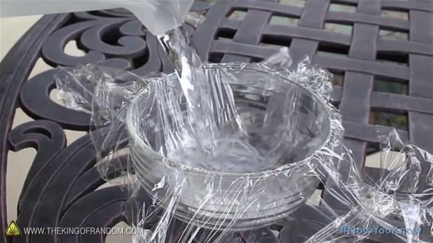 ine kap doluncaya kadar suyla doldurun.