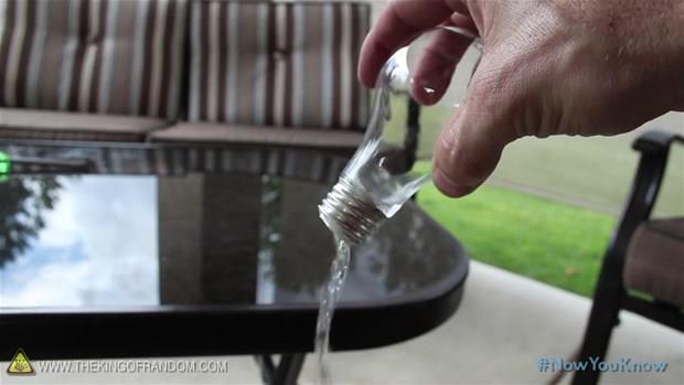 Bu ilemi birka kez tekrarladktan sonra kristal cam gibi bir ampul elde edeceksiniz.