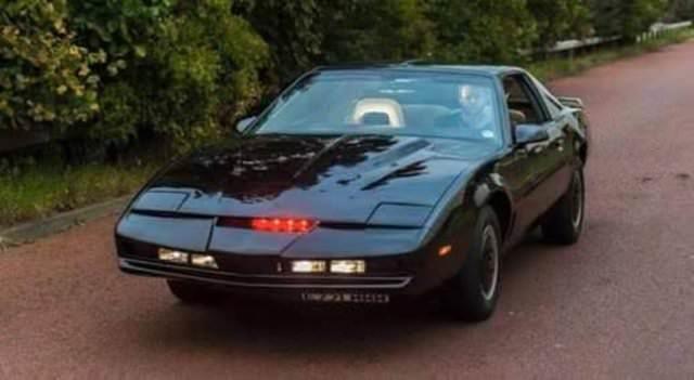 80'lerin karizmatik arabas.