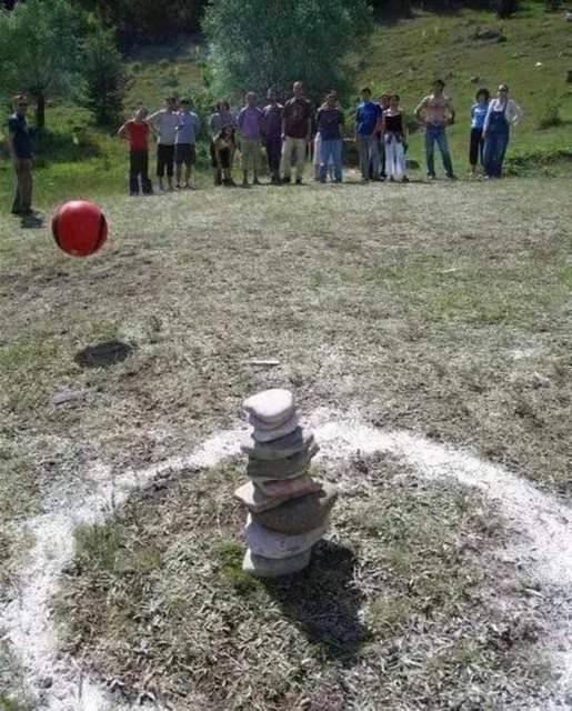 Tek ama o talar devirmekti. Deviren hep en glyd.