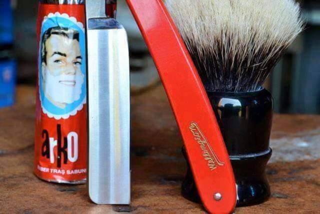 Ne yzler usturayla kesildi...