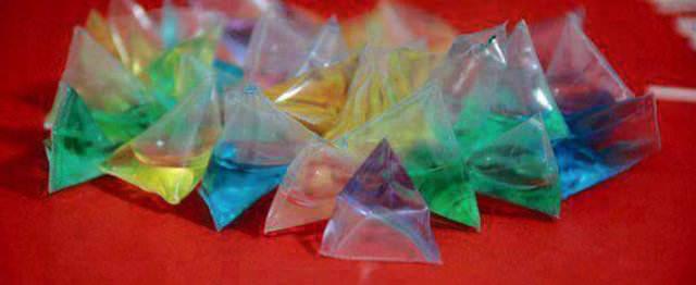 Bu kolonyalarn rengini nereden aldn zen kimya mhendisi oldu. Kokusunu hatrlayan var m?