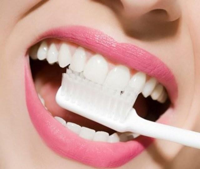 American Dental Association (ADA) Szcs Di Eti Hastalklar Uzman Sally Cram, &#8220;Azdaki bir enfeksiyon yalnzca orada kalmaz. Kan dolam yoluyla bedeninde dolar, organlarn ve baklk sistemini etkiler&#8221; diyor.