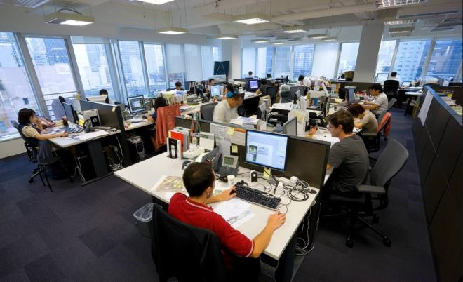 Maliye Bakan Naci Abal da, &#8220;Teknik olarak evet&#8221; yantn verdi. Buna gre tasar yasalarsa, sosyal yardm alarak Trkiye&#8217;de yaayan Suriyeliler de istihdam iin verilen teviklerin kapsamna girmi olacak.