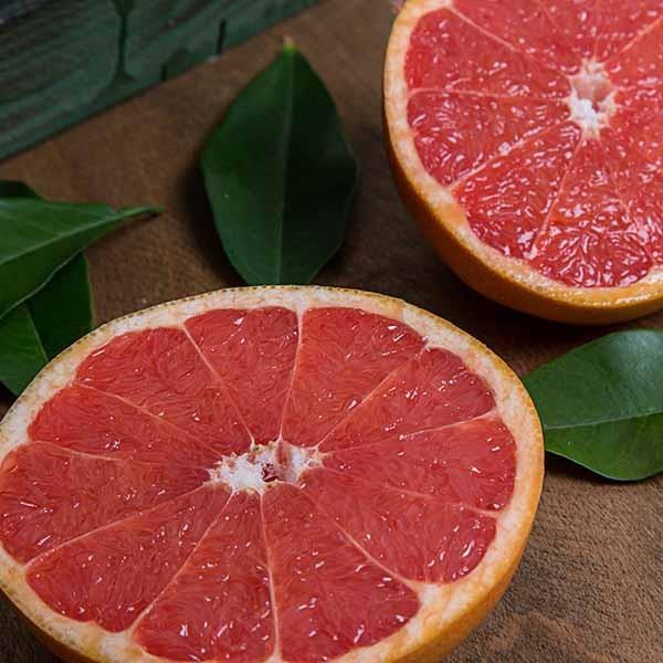 KOLESTEROL SORUNLARI N GREYFURT  Greyfurtda mevcut antioksidanlar da kiide kolesterol seviyesini azaltmaya yardmc olur. Milyonlarca insan, tehlikeli sonulara yol aabilir kolesterol sorunu muzdarip. Doktorlar her zaman kolesterol drmek isteyen kiiler iin deiik diyetler nerirler. Kolesterol sorunlarndan muzdarip kiilere genelde greyfurt da tavsiyee dilir. Bir tane greyfurt yemek t% 15 kolesterol seviyesini drebilir ve% 17 kadar trigliserid seviyelerini azaltabilir. Greyfurt ayrca kalp saln artrr ve kalp hastaln yakalnma riskinia zaltr.