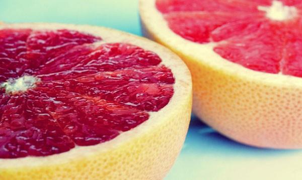 ENFEKSYON HASTALIKLARI N GREYFURT  Greyfurt flavonoid ierii iin vcutdan enfeksiyonlar defetmek ve hastalklardan bnyeyi korumak iin ok etkili bir rol oynayabilir. Her gn bir greyfurt yemek veya greyfurt suyu tketmek kardiyovaskler hastalklara kar baklk salar. Greyfurtda bulunan flavonoid ve C vitamini ve mineraller ayrca bu zelliini destekleyici unsurlardr.