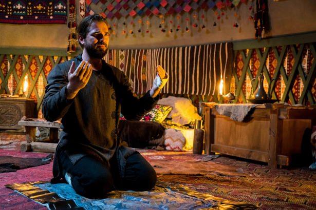 Eskiden gveni salayan tek zne erkekler. Her an bir yerden gelebilecek saldrya kar hazrlkllar. Alglar hep ak. Ellerinde hep silah var. her an savunmaya geecek haldeler.