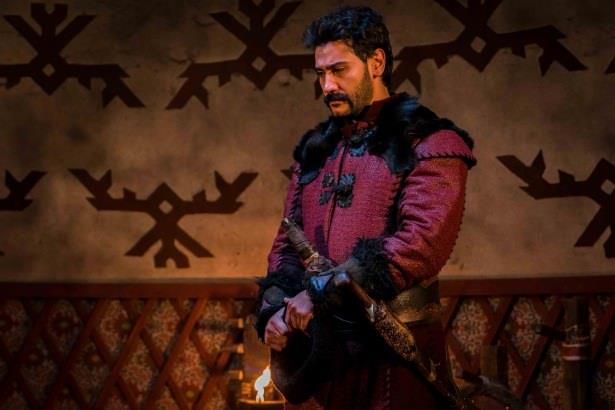 Kyafetimde bulunan detaylardan ok holanyorum. Kolaklarm bileklerde ki kuvveti detskeleyen bir aksesuar. Kolaklarda kullanlan deri detay ve zikkir... Zikkir ok atarken elinizin yara olmasn engelleyen bir yzk. Onu kullanmak olduka houma gidiyor.