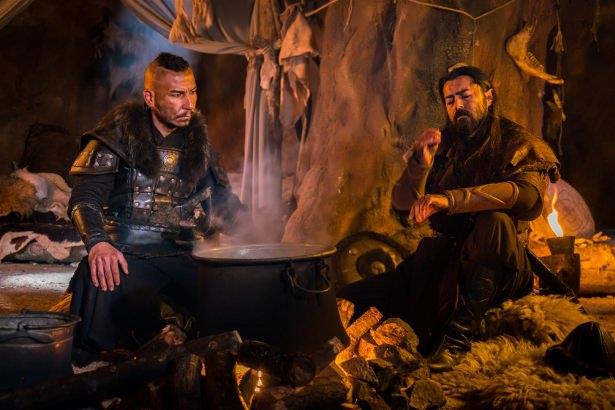 Bu dnemin kadnlar korunup kollanmay reddediyor zaten, bunu aalayc buluyor.