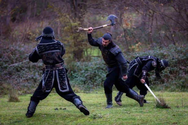 lgin bir ey var. Gnmz erkei daha feminen, daha farkl bir tarz benimsemi durumda. Bu da tavrlarna davranlarna yansyor.