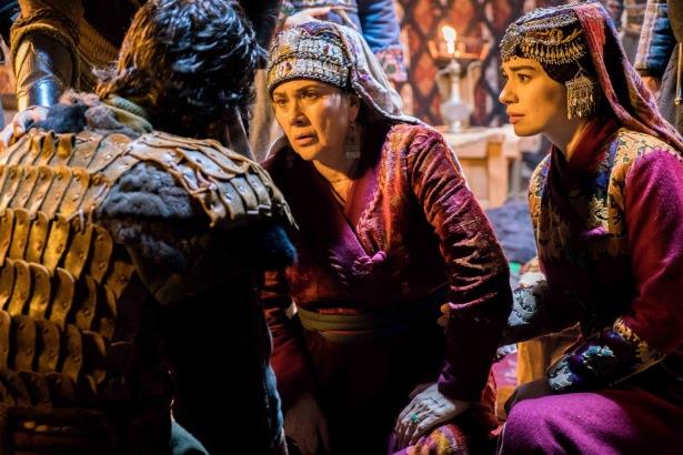 Yaam mcadelesi veriyorlar. Modern dnyada alageldiimiz bir kalp var. O zamann erkekleri ile modern erkeklerin arasnda ciddi bir fark var.