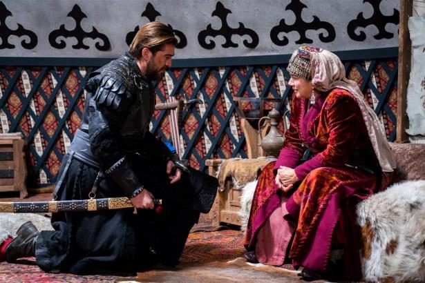 Bu obada yle salnan, rahat ifadelerle gezinen bir erkek grmeniz mmkn olmaz.