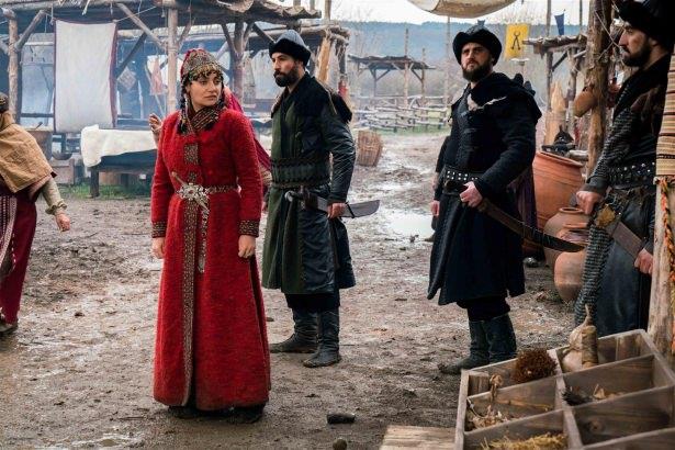 zellikle deri detay houma gidiyor, izmeleri, kemerleri... Bunlar ok eril, ok kahraman detaylar.