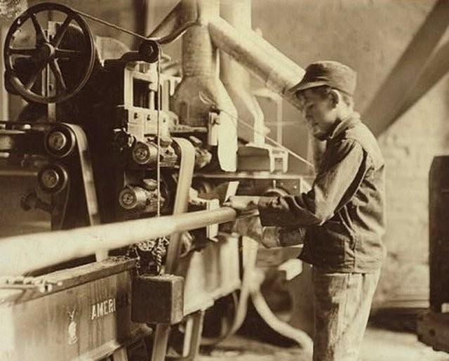 Kenevir Giydirici: Gemite kenevir tekstil sanayisi iin ok nemli maddelerden birisiydi. Kenevirleri kabasndan ayrp, retime gnderen insanlara ise 'kenevir giydirici' derlerdi.