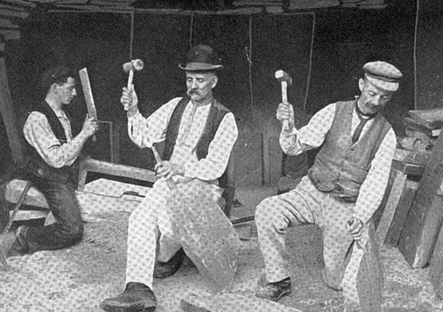 Nebbalk: Mezarlara girip, cesetleri, soyan kiilerdi, bazlar, cesetleri soymakla kalmayp, ceseti tp fakltelerine satard.