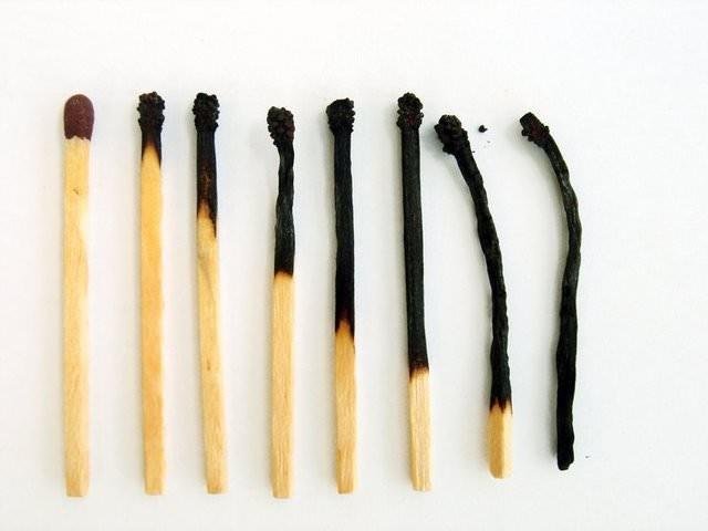 Sadece bir tek kibritiniz var, iinde bir gaz lambas, bir gaz sobas, ve bir de mum bulunan karanlk ve souk bir odaya girdiniz&#8230; nce hangisini yakarsnz?