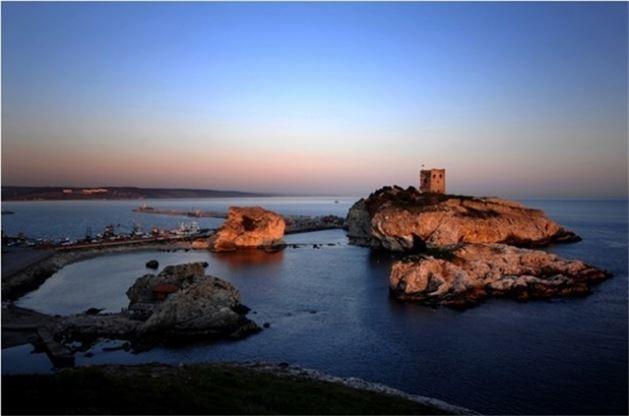 ile: ile doru zamanda gidildiinde insana keyif veren bir yer. Baharda plajlarn sakinlii insan mest ediyor. Ancak dalgal olan denizine dikkat edilmesi gerek.