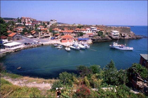 Garipe: Garipe, Rumelikava ile Rumeli Feneri`nin arasnda saklanm, balklkla geinen kck bir balk ky. Saryer`den sadece 10 km uzaklkta olan bu kyden ne yazk ki 3. Boaz Kprs geecek. Bir ka yl sonra bu bakir halinden eser kalmayacak. Bu yzden bir an nce gidip grmenizi tavsiye ederiz.