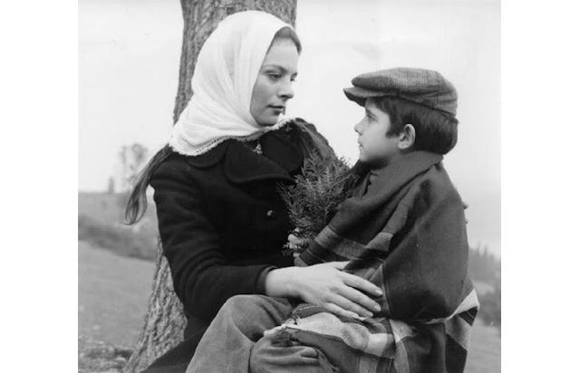 Tark Akan&#8217;la oynad 'Canm Kardeim' ve Cneyt Arkn&#8217;la oynad 'Oul' filmlerindeki rolleri ile gz doldurdu.