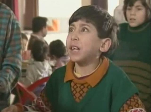 Bu zellii sayesinde ynetmen nal Kpeli ile tanmasyla 1995 ylnda oyunculua adm atmt.