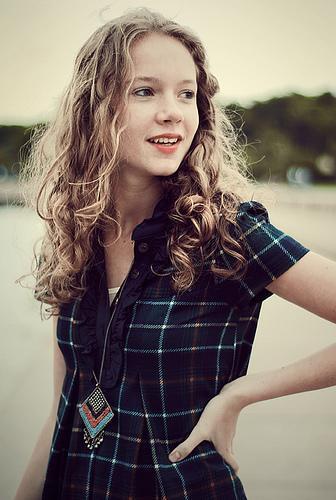 Ardndan Nehir ve Gm dizilerinde rol ald. Ama onu TV seyircisine tantan dizi 2006 ylnda oynad ki Aile oldu.