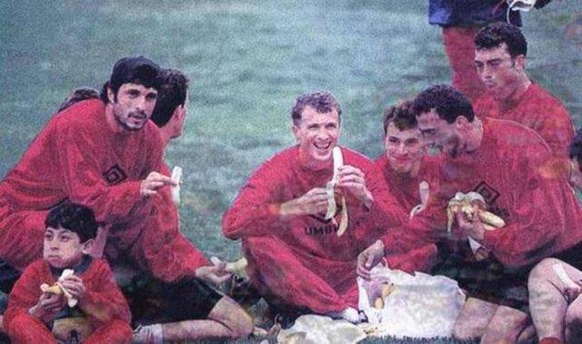 1988 ylnda stanbul'da dnyaya gelen enol Cokun koyu Galatasaray taraftaryd.