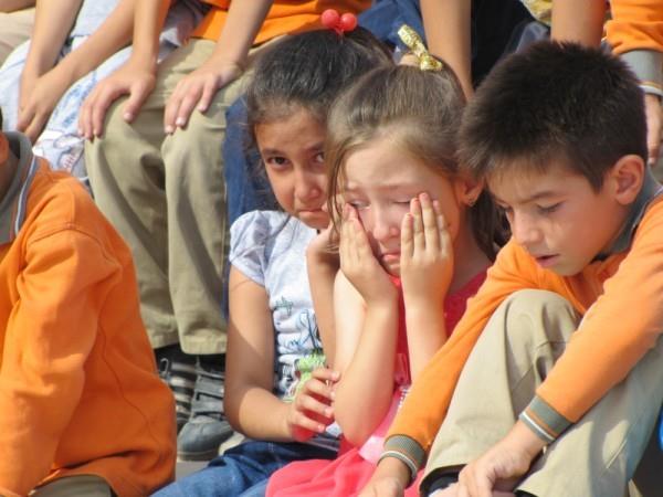 Baz rencilerin gzyalarna hakim olamad grld.