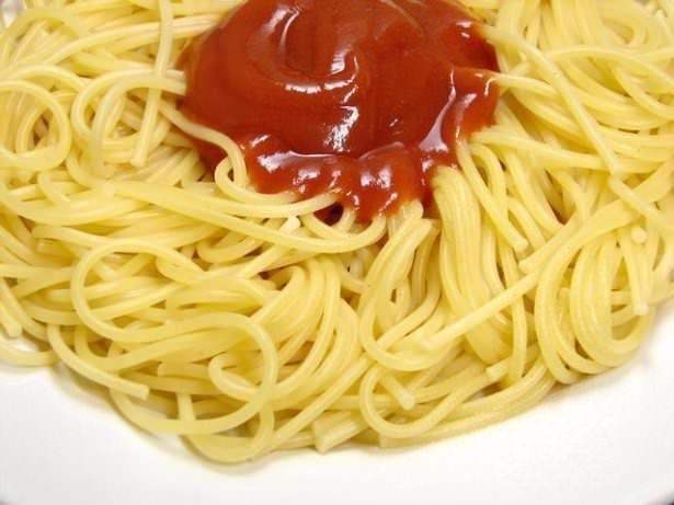 25. MAKARNA: Hamurdan yaplan makarnann fazla tketilmesi mide hastalklarna neden oluyor.