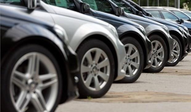 Otomotiv firmalar, bu indirimlerden yararlanmak isteyenler iin 2016'nn yan sra 2015 "model yl" fiyatlarn da mterilerinin dikkatine sunuyor.