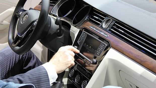 ki yla varan "sfr faiz"den 4 yla uzayan vade ve 5 bin liray bulan takas indirimlerine kadar eitli frsatlar salayan firmalarn nisan kampanyalarnda, 2015 model ara stoklarn eritmeye ynelik "model yl" indirimleri ne kt.