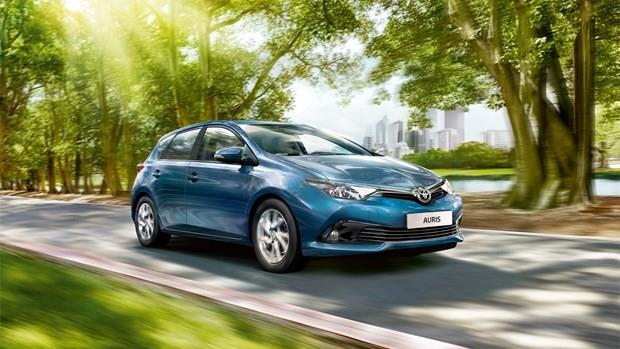 Toyota'da 12 bin 250 liraya varan model yl indirimi<br>  Auris'i 700 lira taksit ve 53 bin 900 lira, Corolla'y ise 900 lira taksit ve 56 bin 900 liradan balayan fiyatlarla mterileriyle buluturan Toyota, 2015 model Avensis'i 10 bin 100 lira indirimle 75 bin 500, RAV4' ise 12 bin 250 lira indirimle 124 bin 600 liradan balayan fiyatlarla satyor.