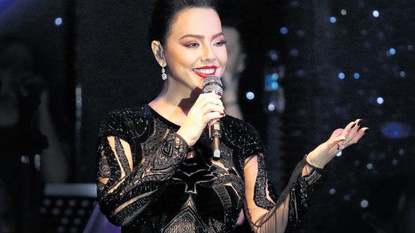 20 senedir antika dkknnda yaayan Remzi Gnde&#8217;in Ebru Gnde&#8217;in annesiyle evliliinden sonra bir evlilik daha gerekletirdii ve bu evlilikten otuzlu yalarda bir kznn daha olduunu syledi.