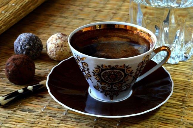 Kahve ok gl bir antioksidandr. eker beyinde tahribat yapar, Trk kahvesi onu dzeltir, cin gibi yapar" diye konutu.