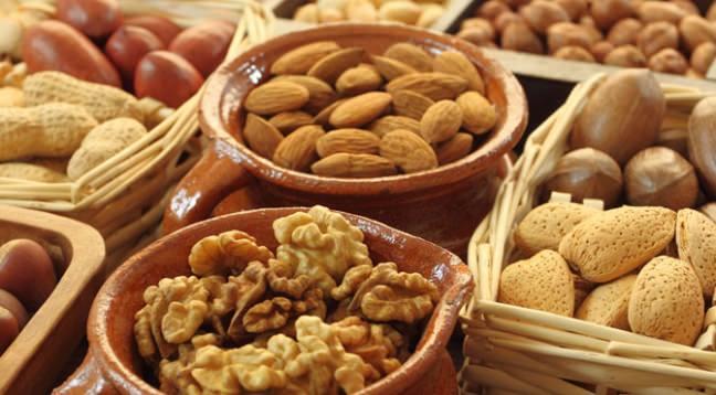 "Fndk ve fstkta doal karbonhidrat, ya, protein, mineral ve vitaminler vardr. Fndk, fstk doann vitamin ve mineral kaynadr."