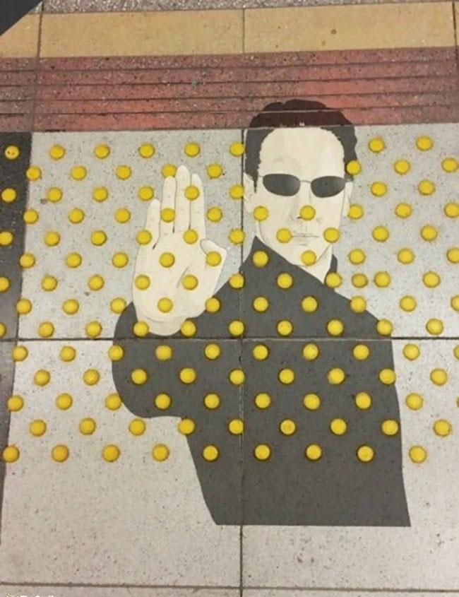 Sokaklara hayat veren almalaryla insanlar gnlk rutininden karan bu sanat ruhlu insanlara teekkr etsek de neden lkemizde daha ok renkli sokak gremiyoruz diye hznleniyoruz. te yapana nereden aklna geldi diye sorduracak 16 nefis alma...