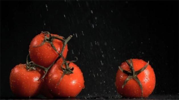 Sa spreyi hilesi / Sebzelerin ve meyvelerin daha taze grnmesini salamak amacyla zerlerine sa spreyi ya da deodorant sklyor.