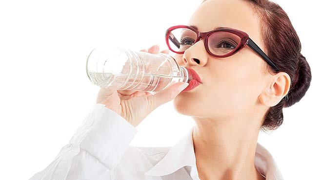 TE O HADS- ERFLER...  Ayakta su imek hususunda sylenen hadisler unlardr;