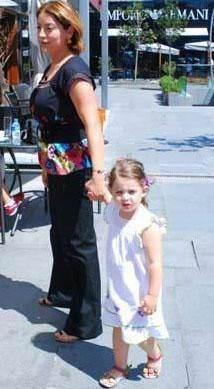 Akn Nur Yengi ile Haluk Bilginer'in kznn ad Nazl.