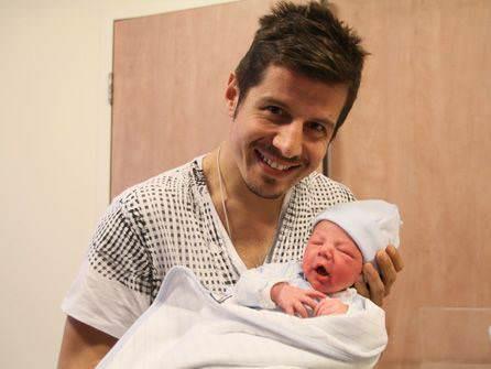 Emre-Tuba Belzolu ifti, oullarna mer Akif ismini verdi.