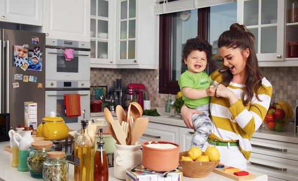 Hande Trker&#8217;in ynetmenliini stlendii reklam filminin yaynna bugn baland.