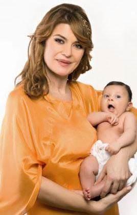 ebnem zinal ve efik ztek'in kzlarnn ad Aye.