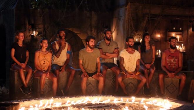 9.SORU: Yarmaclar baladklar gnden bu gne hep ayn giysilerle mi ada hayatlarna devam ediyorlar?<br>    CEVAP: Eer yarmaclarn giysileri tamir olamayacak durumda hasar grmezse, ayn kyafetlerle mcadelelerine devam ediyorlar. Ancak yarmaclar ok fazla kilo kayb yaadklar iin kyafetlerine yeni dikiler yaplmas sz konusu olabiliyor.    nmzdeki hafta banda tekrar sorularnza cevap vereceim&#8230;