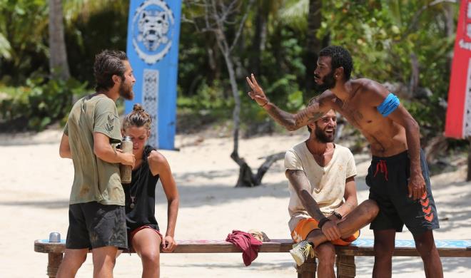 8.SORU: Sizce topya yarmasndan geni bir hayran kitlesine sahip olan Semih&#8217;in Gnlller takmnda yer almas adaletsizlik deil mi?  <br>  CEVAP: &#8220;nller&#8221; ve &#8220;Gnlller&#8221; konseptinde koyduumuz &#8220;Gnll&#8221; ifadesi nsz demek deildir. Daha nceki yllarda da Hasan gibi Bozok gibi nl olan gnllleri yarmac olarak deerlendirdik. Survivor bireysel bir yarma, kimin hangi takmda olduunun ok bir nemi yok. Ama nl &#8211; Gnll konseptini u ekilde deerlendirebiliriz; biz en popler deil Survivor&#8217;a en uygun nlleri yarmaya davet ediyoruz. Ayrca gnlller de nsz olacak diye bir kuralmz da yok.